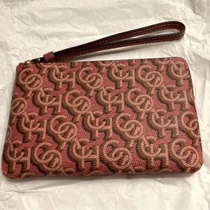 COACH WRISTLET PINK COLOR SIGNATURE DESIGN ZIP CLOSE NWT